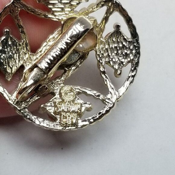 Vintage Sarah Coventry Red Green and Gold Tone Retro Clip On Earrings, Estate - Picture 4 of 7